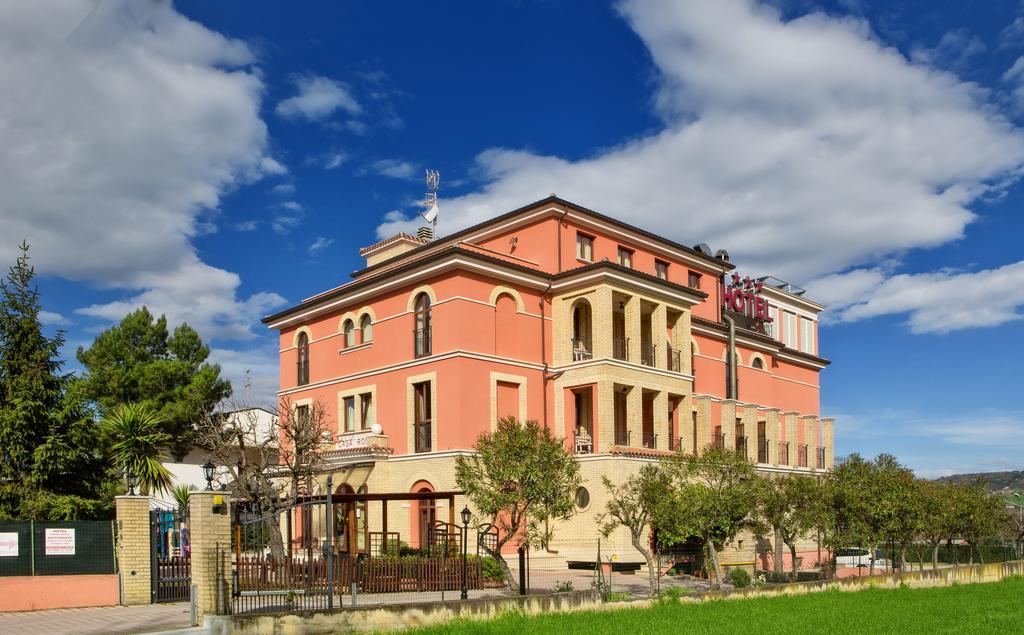Hotel Ristorante Casa Rossa 알바아드리안티카 외부 사진